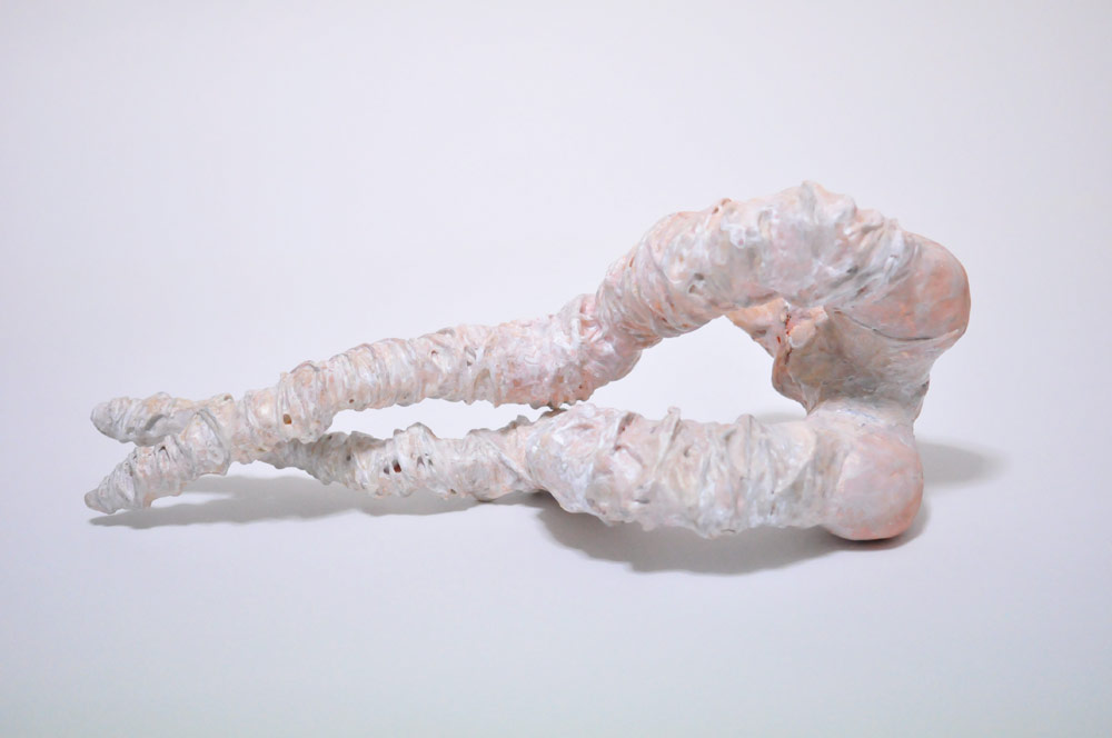 Don't wake her up, 2015, Oil, Glue, and Wire on Clay, 5.7 x 16 x 6.3 in. / 14.5 x 40.5 x 16 cm [SS15SC008]