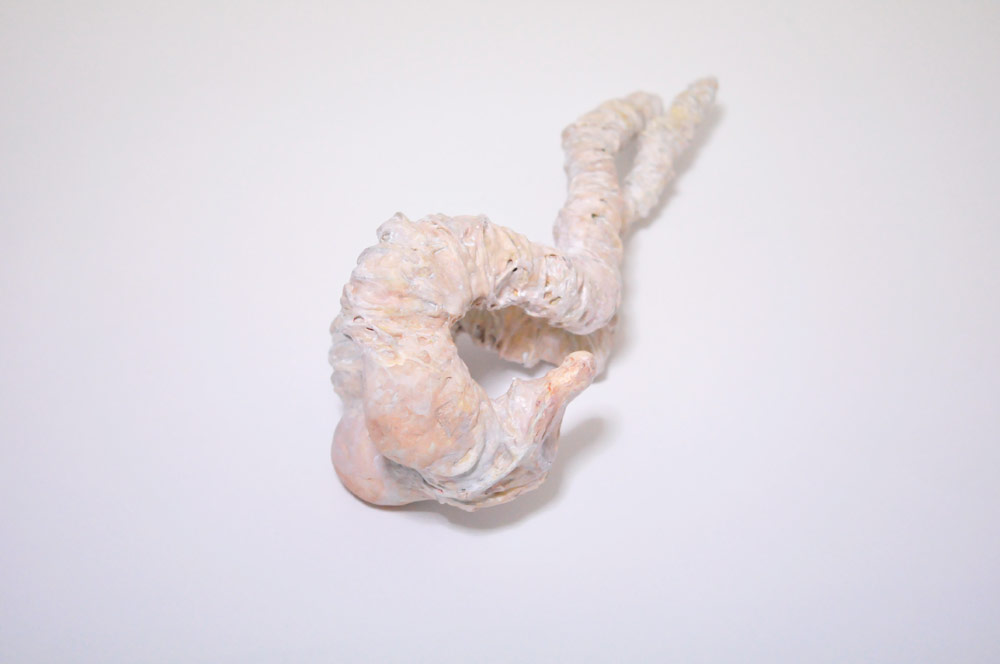 Don't wake her up, 2015, Oil, Glue, and Wire on Clay, 5.7 x 16 x 6.3 in. / 14.5 x 40.5 x 16 cm [SS15SC008]