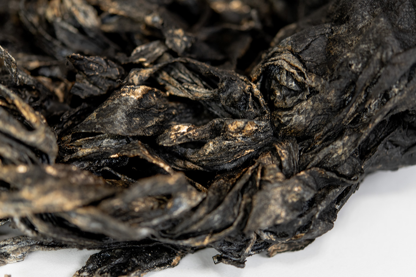  Waves [#SS25SC005] 2025, Oil, Glue, Varnish, and Non-Woven Fabrics on Stone Powder Clay, approx. 4.5 x 24 x 8.3 in. / approx. 11.5 x 60 x 21 cm