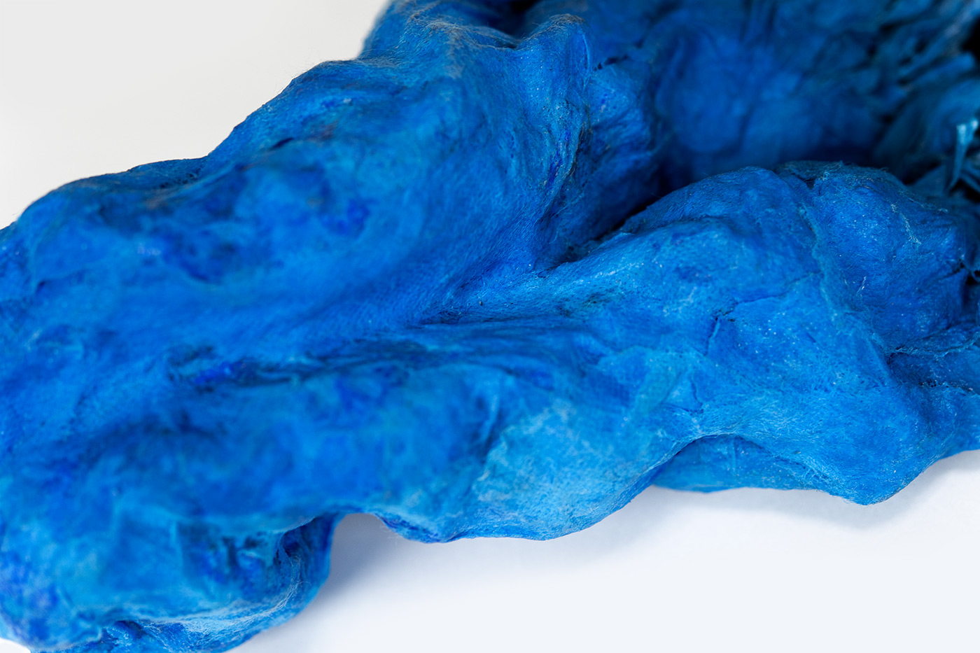  Waves [#SS25SC006] 2025, Oil, Glue, Varnish, and Non-Woven Fabrics on Stone Powder Clay, approx. 4.1 x 34 x 10 in. / approx. 10.5 x 86 x 25.5 cm